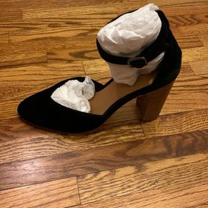 Brand new in box Soludos Collette Heel